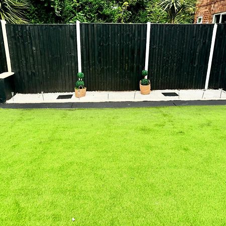 Apartamento Contractor Haven- 3Bdr Crew House, Free Parking, Fast Wifi & Private Garden Nottingham Exterior foto