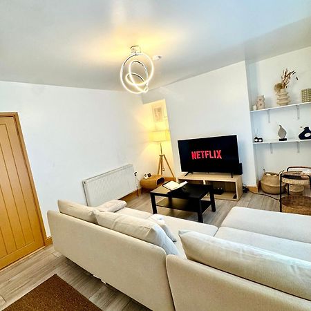 Apartamento Contractor Haven- 3Bdr Crew House, Free Parking, Fast Wifi & Private Garden Nottingham Exterior foto