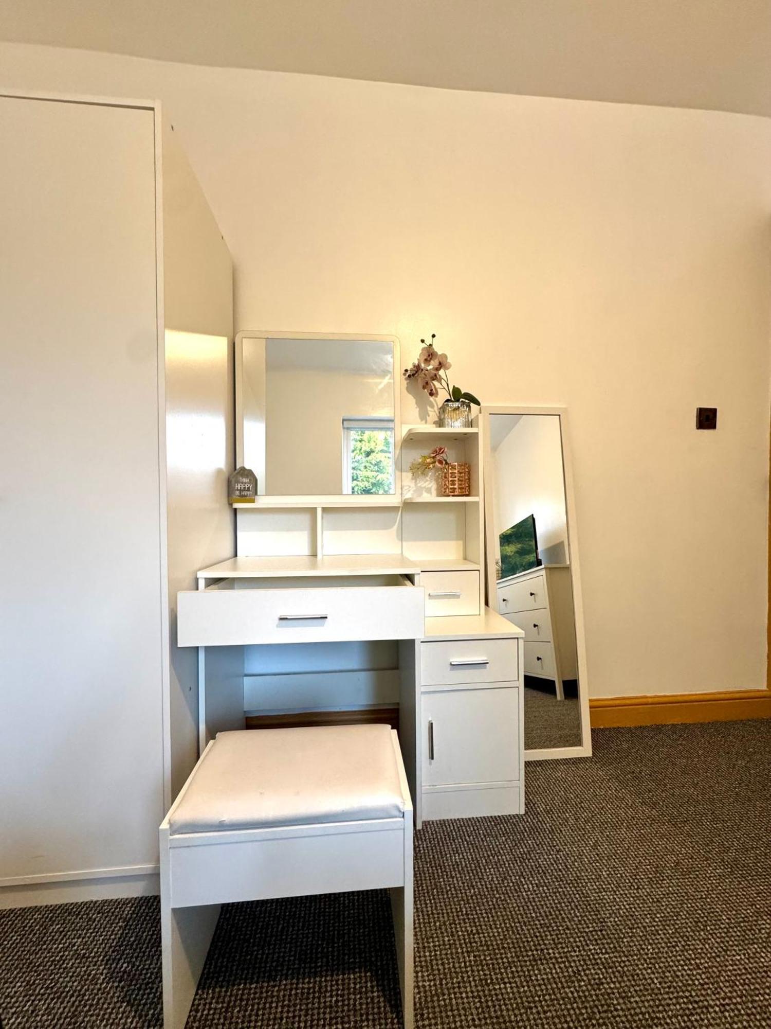 Apartamento Contractor Haven- 3Bdr Crew House, Free Parking, Fast Wifi & Private Garden Nottingham Exterior foto