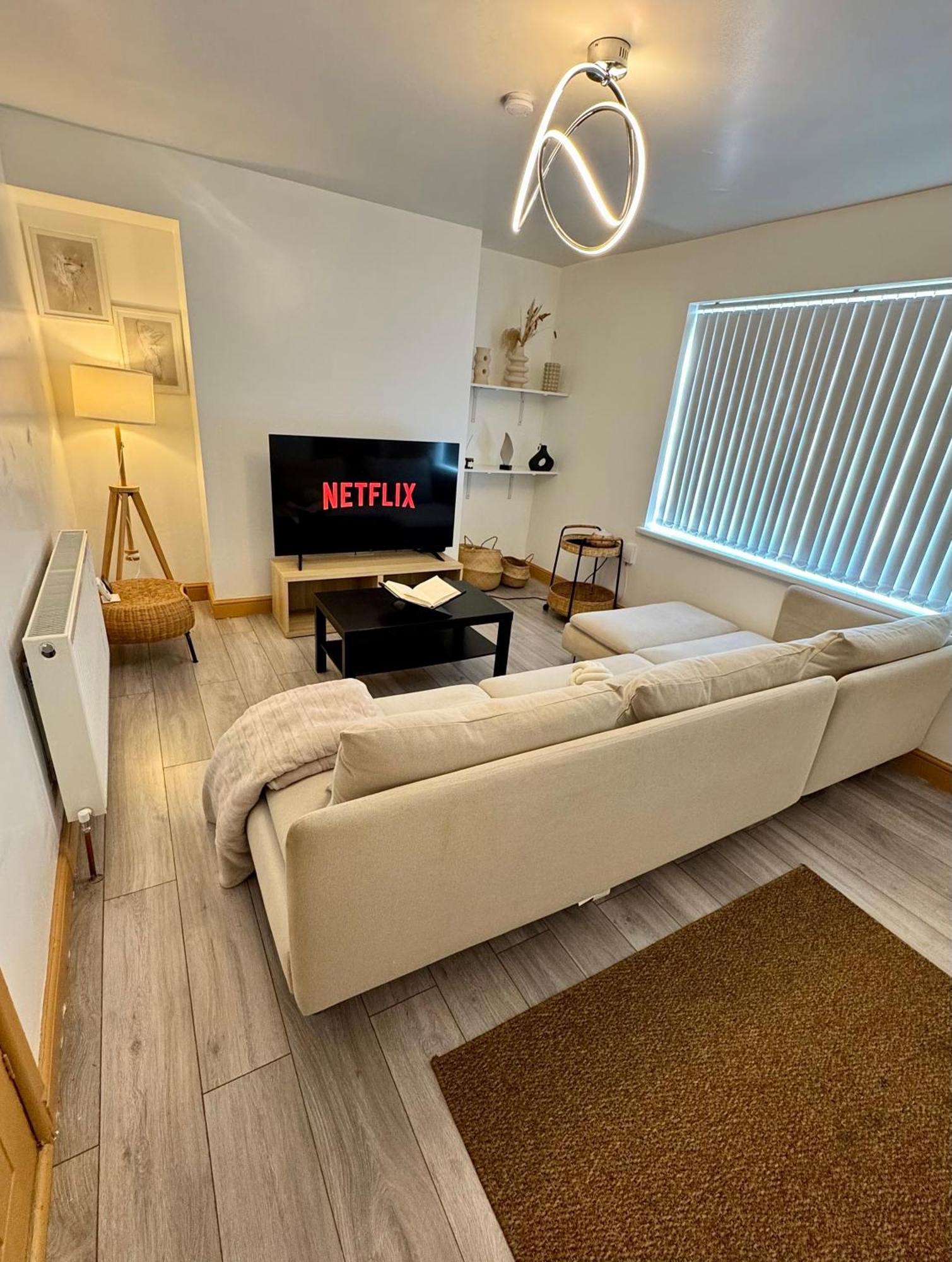 Apartamento Contractor Haven- 3Bdr Crew House, Free Parking, Fast Wifi & Private Garden Nottingham Exterior foto