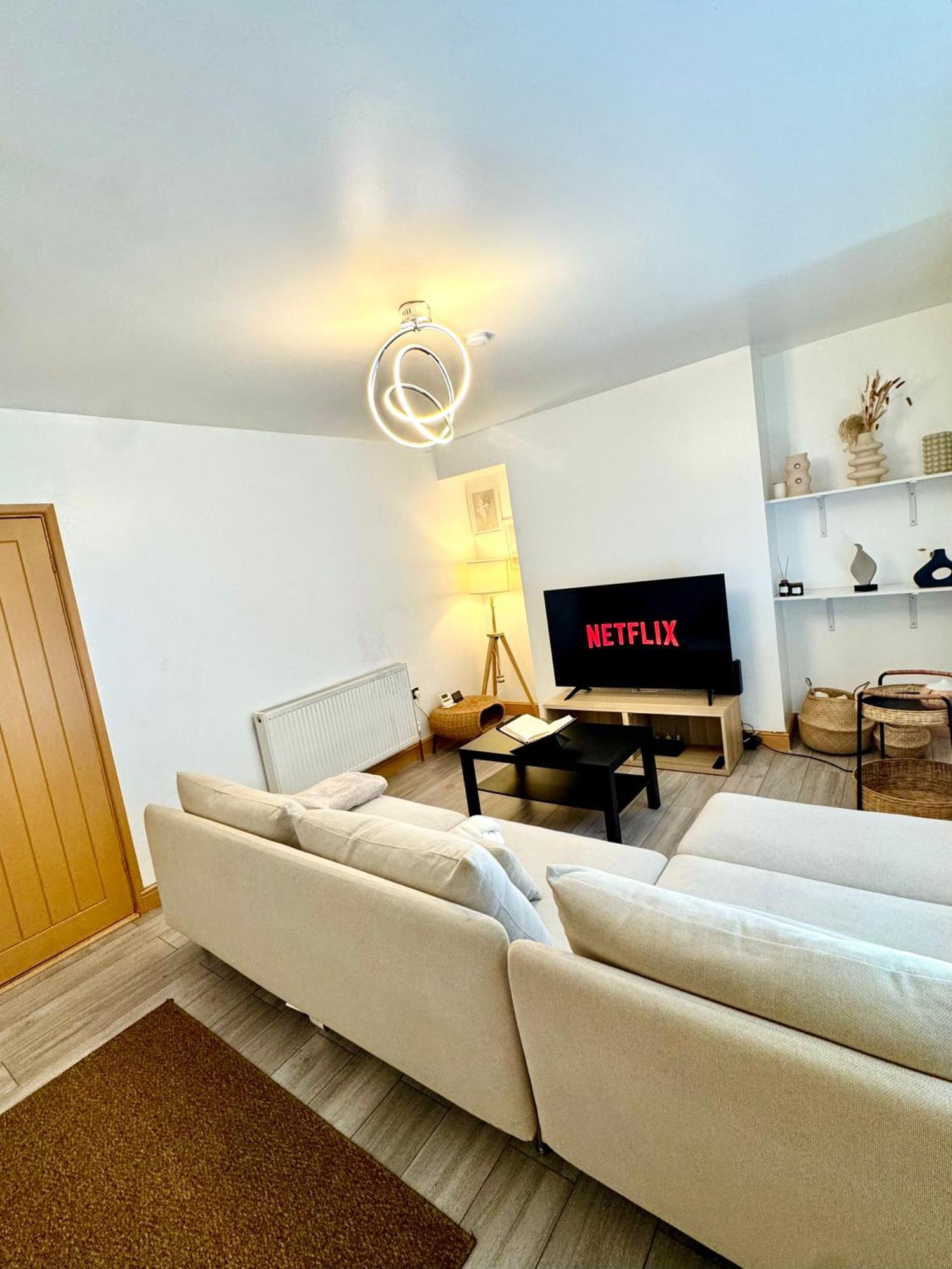 Apartamento Contractor Haven- 3Bdr Crew House, Free Parking, Fast Wifi & Private Garden Nottingham Exterior foto